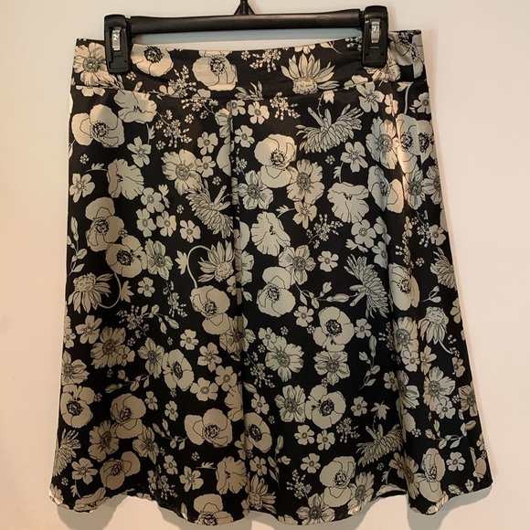 Linea Domani Limited Collection floral blk/gray satin midi skirt. Size 6. EUC. - Picture 1 of 9